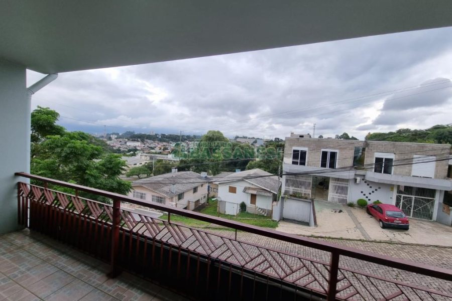 Casa com 255m², 4 dormitórios, 4 vagas, no bairro Diamantino em Caxias do Sul para Comprar