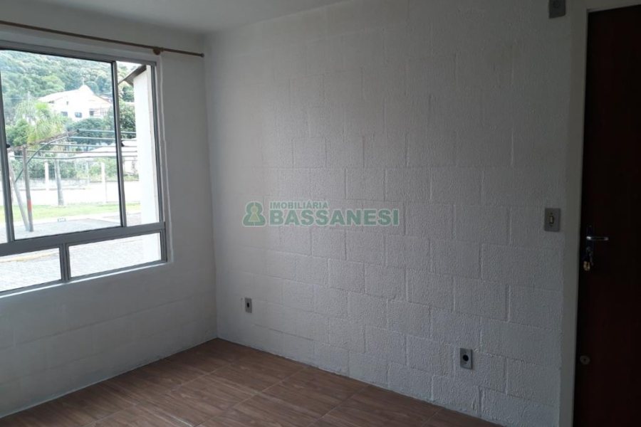 Apartamento com 38m², 2 dormitórios, 1 vaga, no bairro Cruzeiro em Caxias do Sul para Comprar