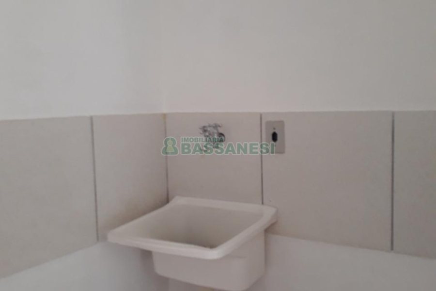 Apartamento com 38m², 2 dormitórios, 1 vaga, no bairro Cruzeiro em Caxias do Sul para Comprar