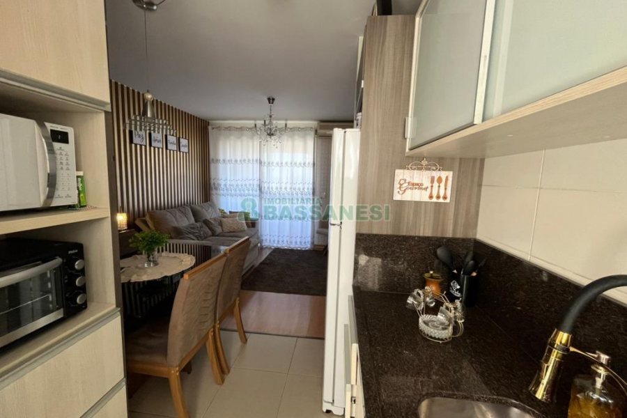 Apto Mobiliado com 63m², 2 dormitórios, 1 vaga, no bairro Petrópolis em Caxias do Sul para Alugar
