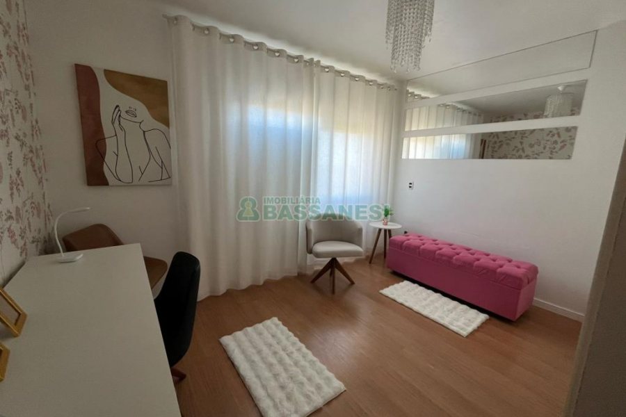 Apto Mobiliado com 63m², 2 dormitórios, 1 vaga, no bairro Petrópolis em Caxias do Sul para Alugar
