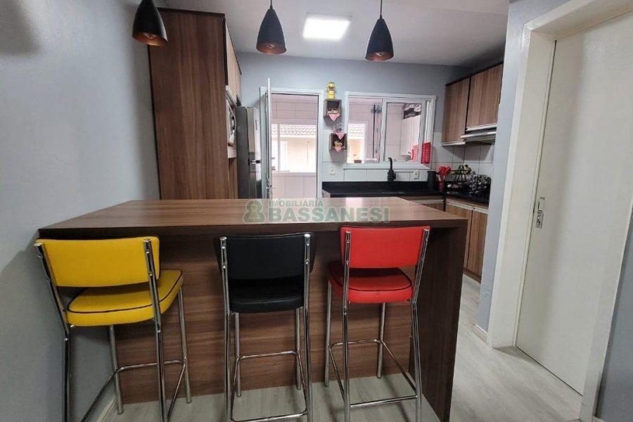 Sobrado Mobiliado com 70m², 2 dormitórios, 1 vaga, no bairro Salgado Filho em Caxias do Sul para Alugar