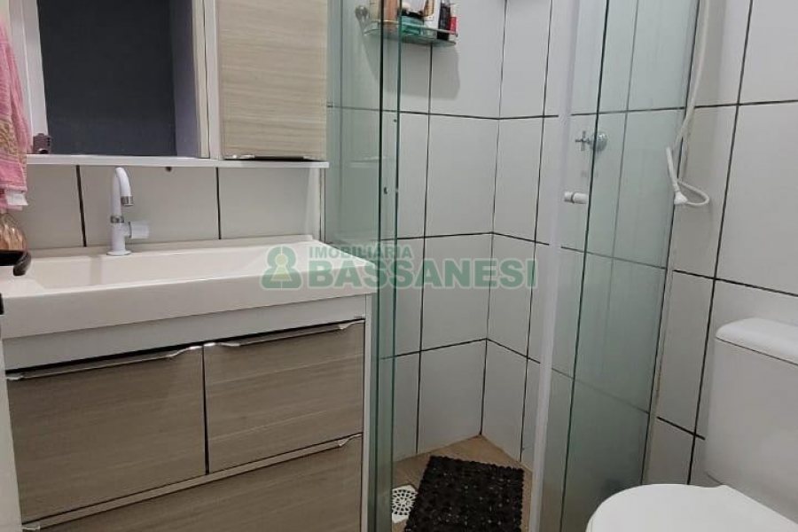 Sobrado Mobiliado com 70m², 2 dormitórios, 1 vaga, no bairro Salgado Filho em Caxias do Sul para Alugar