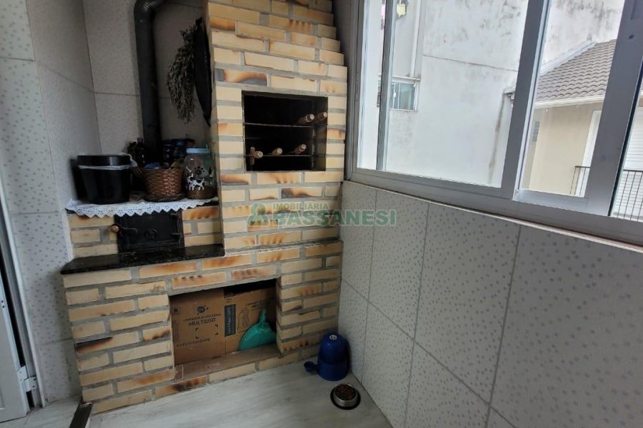 Sobrado Mobiliado com 70m², 2 dormitórios, 1 vaga, no bairro Salgado Filho em Caxias do Sul para Alugar