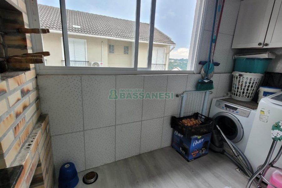 Sobrado Mobiliado com 70m², 2 dormitórios, 1 vaga, no bairro Salgado Filho em Caxias do Sul para Alugar