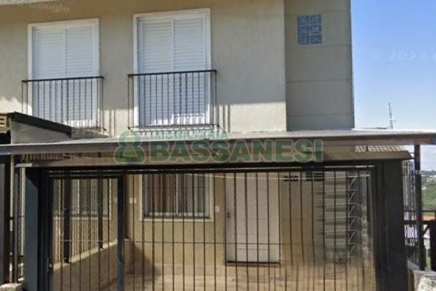 Sobrado Mobiliado com 70m², 2 dormitórios, 1 vaga, no bairro Salgado Filho em Caxias do Sul para Alugar