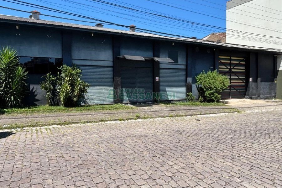 Pavilhão com 825m², no bairro Centro em Caxias do Sul para Alugar