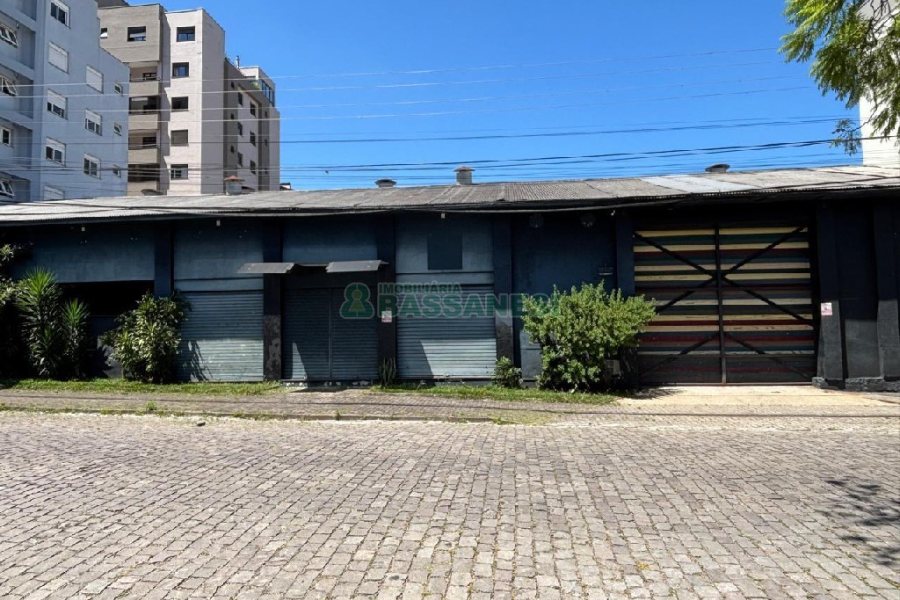Pavilhão com 825m², no bairro Centro em Caxias do Sul para Alugar