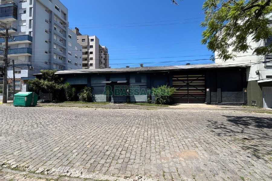 Pavilhão com 825m², no bairro Centro em Caxias do Sul para Alugar