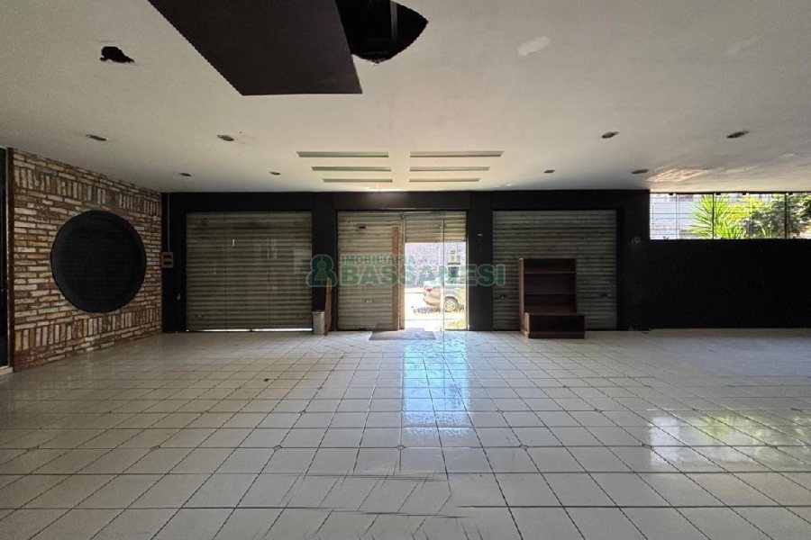 Pavilhão com 825m², no bairro Centro em Caxias do Sul para Alugar