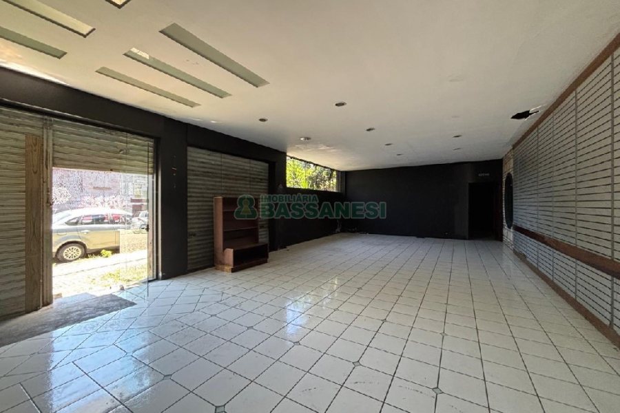 Pavilhão com 825m², no bairro Centro em Caxias do Sul para Alugar