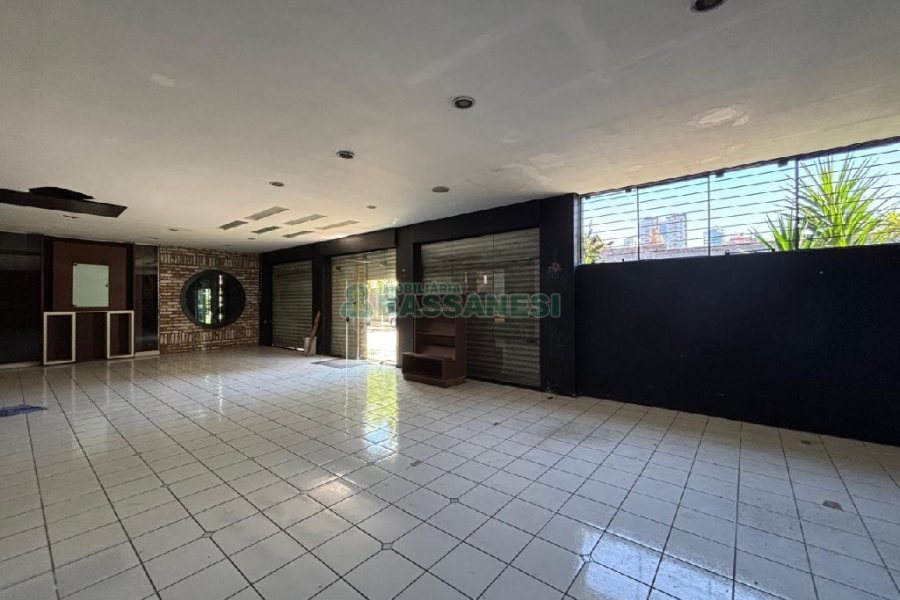 Pavilhão com 825m², no bairro Centro em Caxias do Sul para Alugar