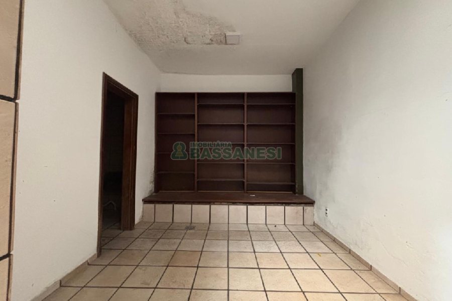 Pavilhão com 825m², no bairro Centro em Caxias do Sul para Alugar