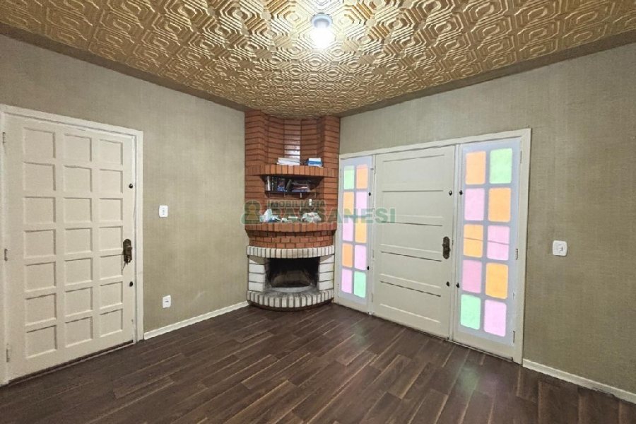 Casa com 165m², 3 dormitórios, 2 vagas, no bairro Cinqüentenário em Caxias do Sul para Comprar