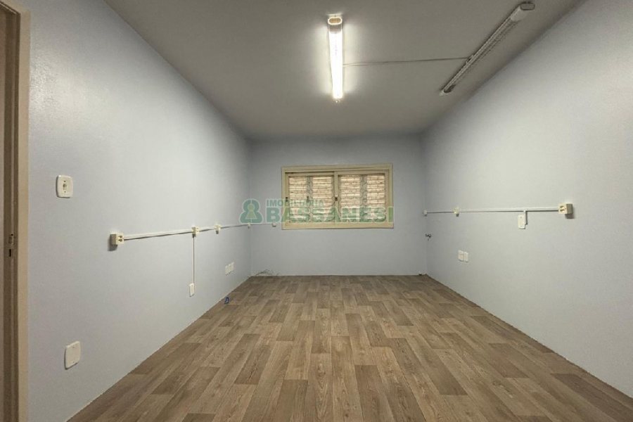 Casa com 165m², 3 dormitórios, 2 vagas, no bairro Cinqüentenário em Caxias do Sul para Comprar