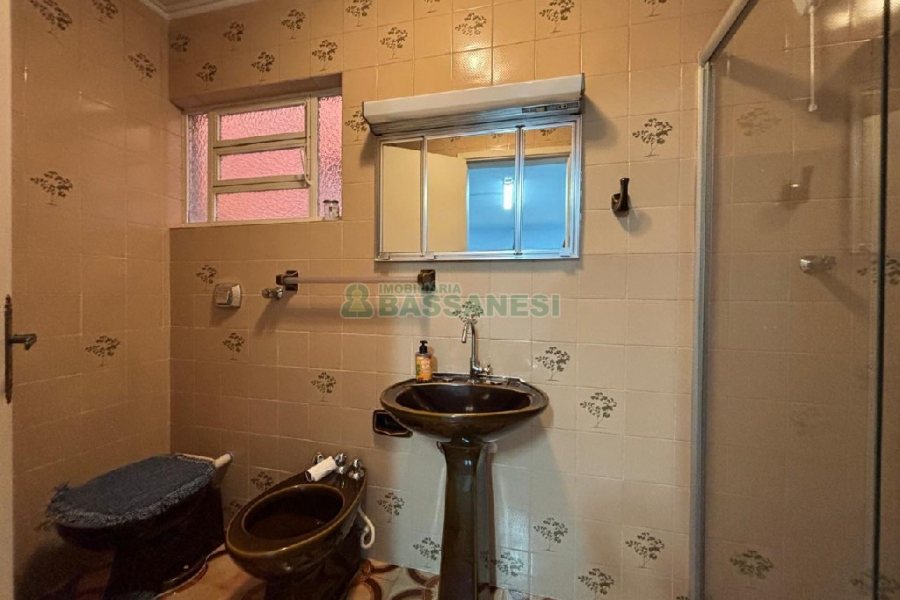 Casa com 165m², 3 dormitórios, 2 vagas, no bairro Cinqüentenário em Caxias do Sul para Comprar