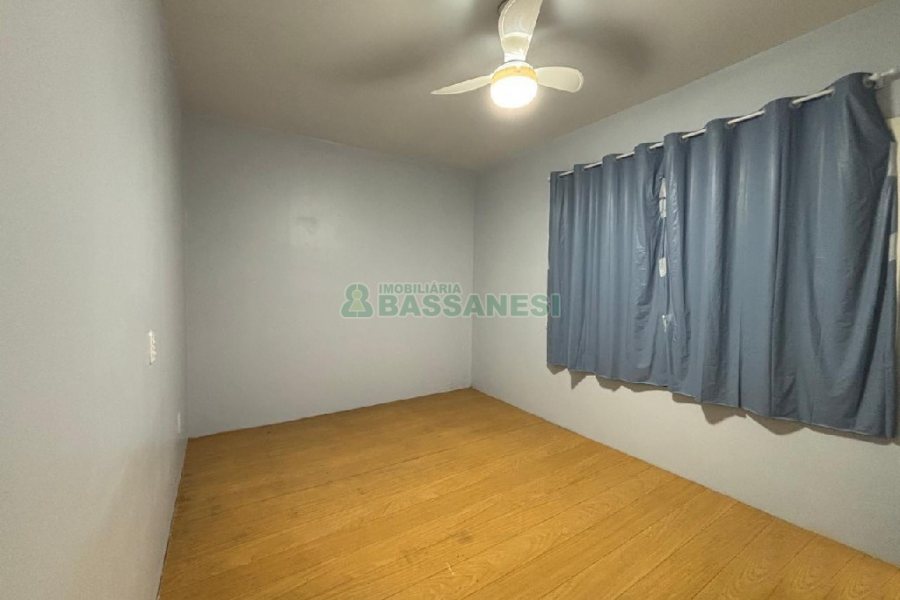 Casa com 165m², 3 dormitórios, 2 vagas, no bairro Cinqüentenário em Caxias do Sul para Comprar
