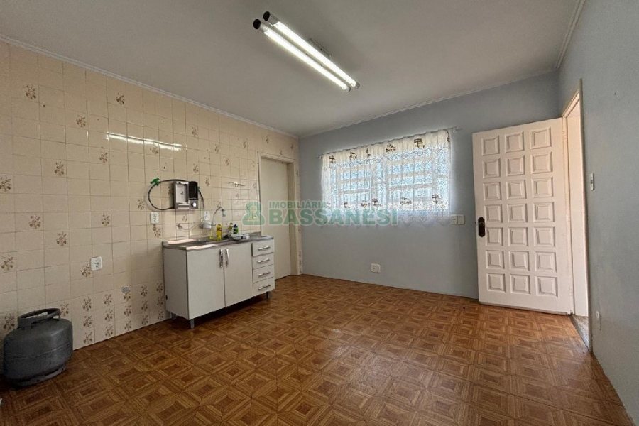 Casa com 165m², 3 dormitórios, 2 vagas, no bairro Cinqüentenário em Caxias do Sul para Comprar