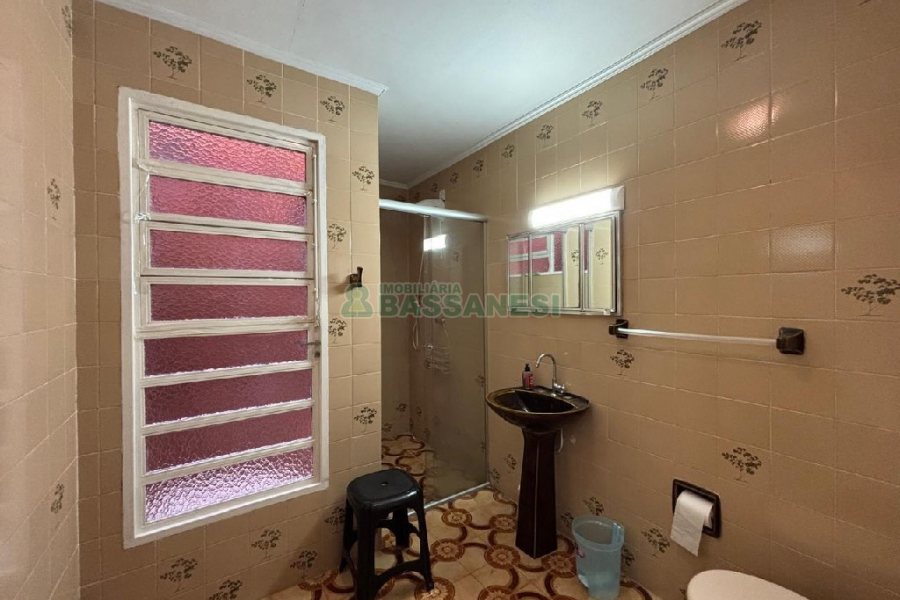 Casa com 165m², 3 dormitórios, 2 vagas, no bairro Cinqüentenário em Caxias do Sul para Comprar