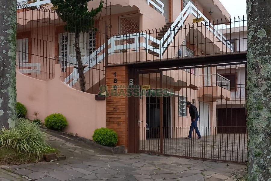 Casa com 165m², 3 dormitórios, 2 vagas, no bairro Cinqüentenário em Caxias do Sul para Comprar