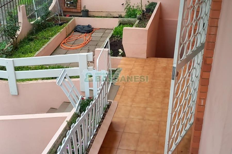Casa com 165m², 3 dormitórios, 2 vagas, no bairro Cinqüentenário em Caxias do Sul para Comprar