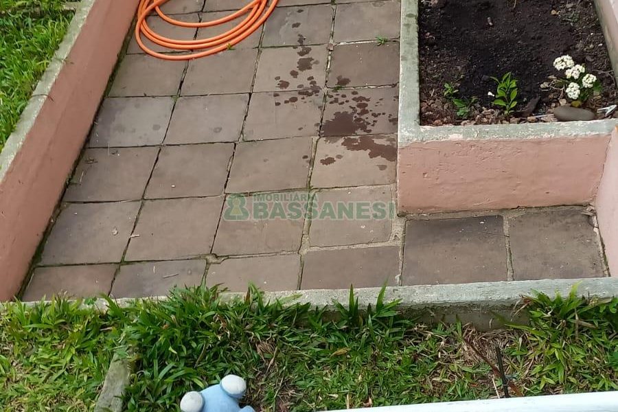 Casa com 165m², 3 dormitórios, 2 vagas, no bairro Cinqüentenário em Caxias do Sul para Comprar