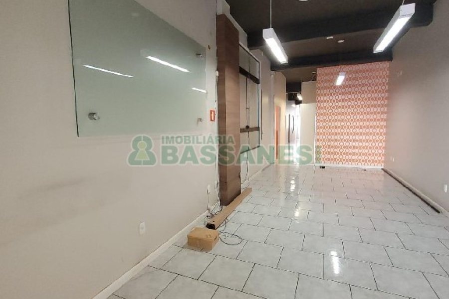 Predio com 370m², no bairro São Pelegrino em Caxias do Sul para Alugar
