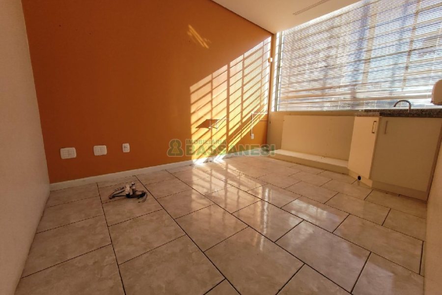 Predio com 370m², no bairro São Pelegrino em Caxias do Sul para Alugar