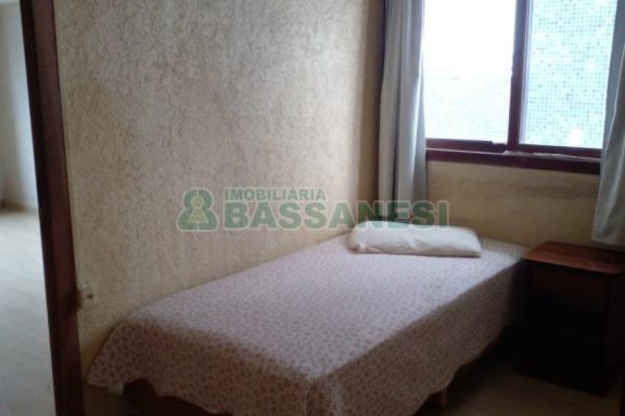 Casa com 140m², 4 dormitórios, 2 vagas, no bairro Petrópolis em Caxias do Sul para Comprar