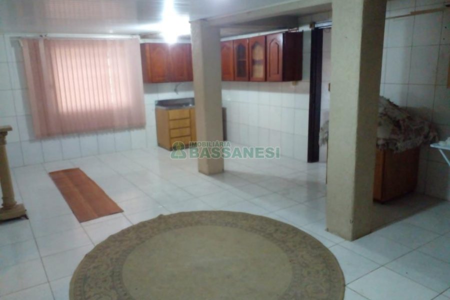 Casa com 140m², 4 dormitórios, 2 vagas, no bairro Petrópolis em Caxias do Sul para Comprar