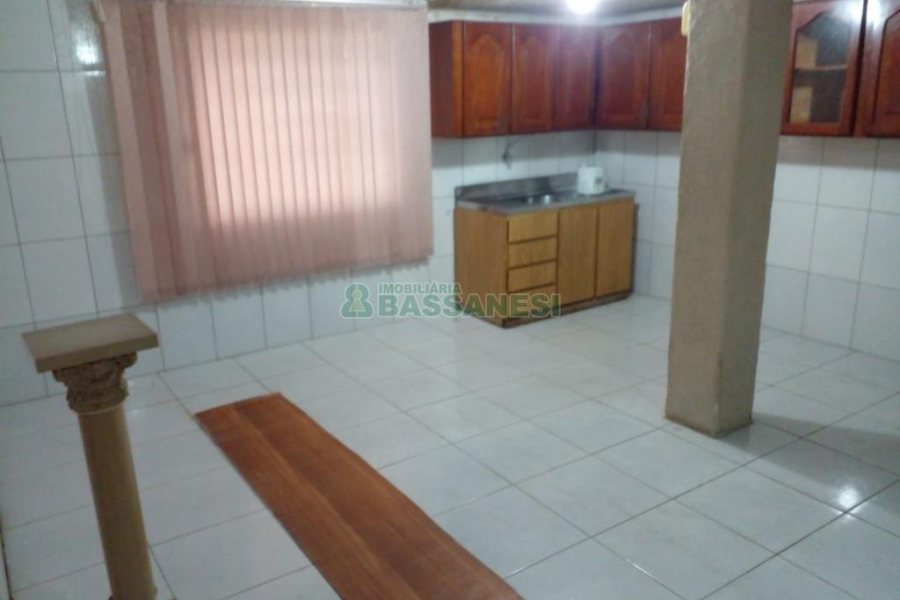 Casa com 140m², 4 dormitórios, 2 vagas, no bairro Petrópolis em Caxias do Sul para Comprar