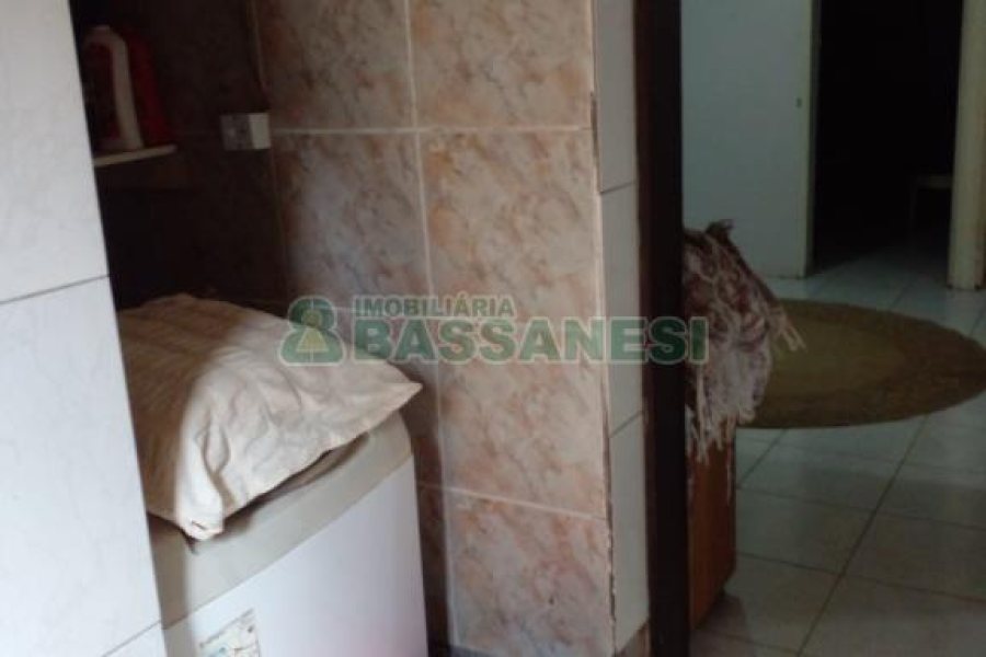 Casa com 140m², 4 dormitórios, 2 vagas, no bairro Petrópolis em Caxias do Sul para Comprar