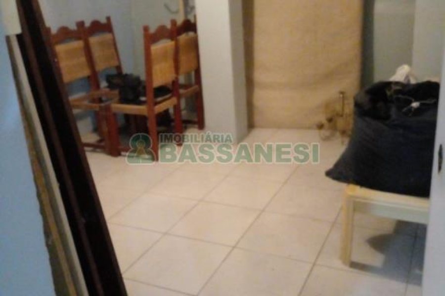 Casa com 140m², 4 dormitórios, 2 vagas, no bairro Petrópolis em Caxias do Sul para Comprar