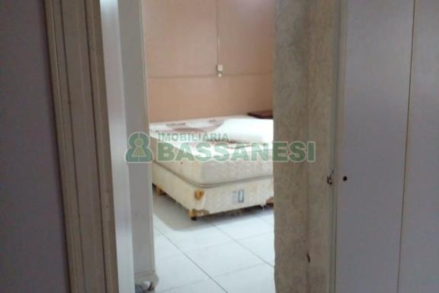 Casa com 140m², 4 dormitórios, 2 vagas, no bairro Petrópolis em Caxias do Sul para Comprar