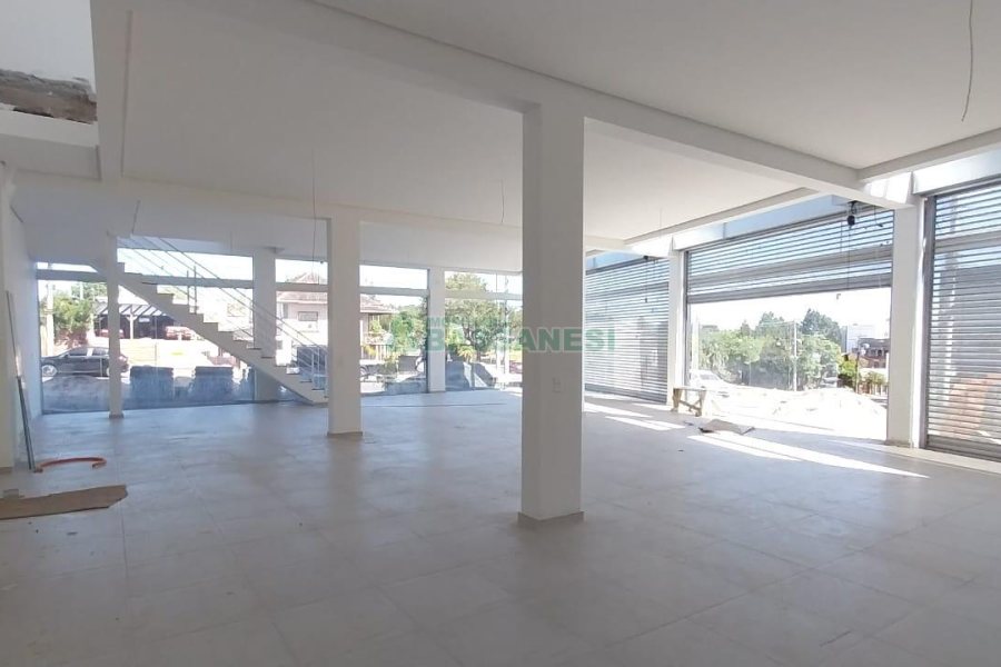 Loja com 322m², 5 vagas, no bairro Desvio Rizzo em Caxias do Sul para Alugar