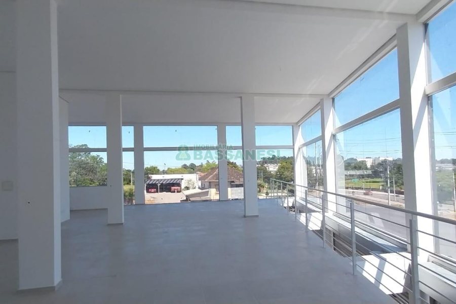 Loja com 322m², 5 vagas, no bairro Desvio Rizzo em Caxias do Sul para Alugar