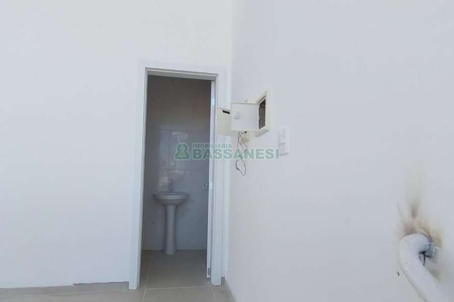 Loja com 322m², 5 vagas, no bairro Desvio Rizzo em Caxias do Sul para Alugar