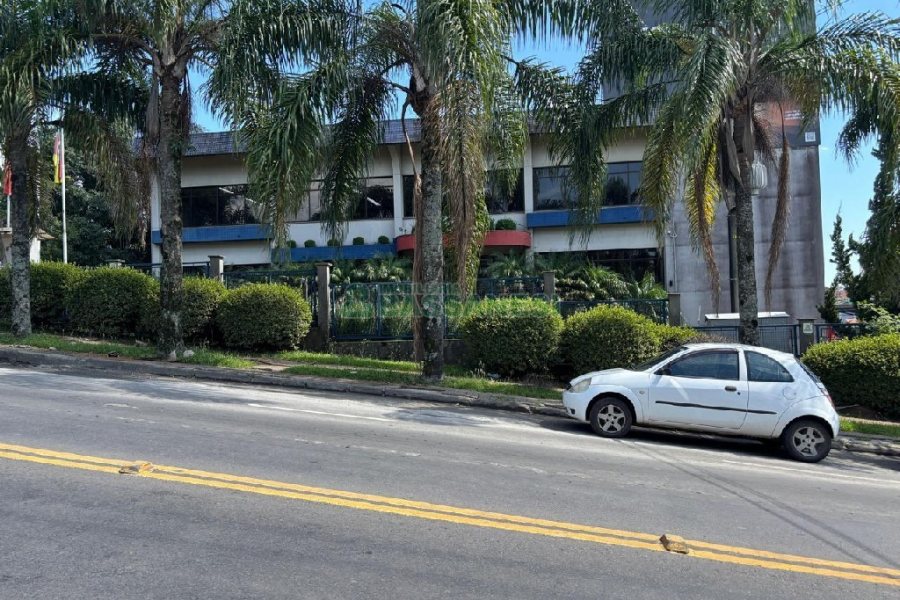 Pavilhão com 1467m², no bairro Distrito Industrial em Caxias do Sul para Alugar