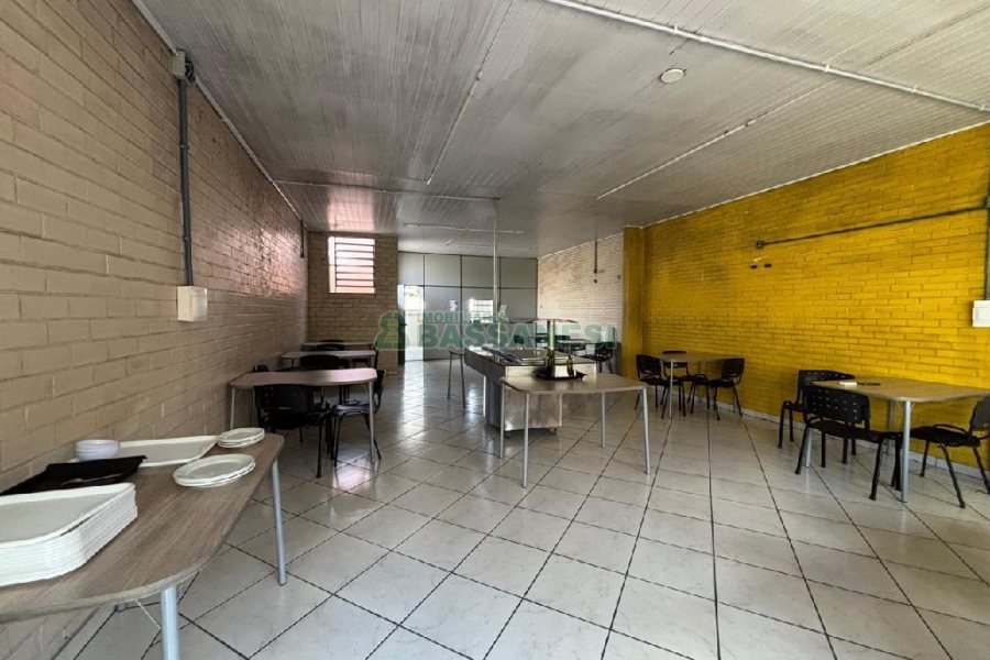 Pavilhão com 1467m², no bairro Distrito Industrial em Caxias do Sul para Alugar