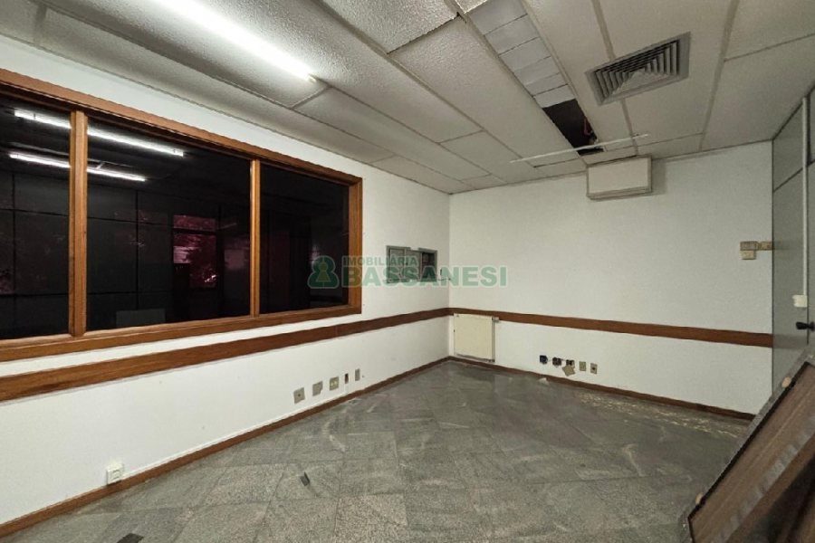 Pavilhão com 1467m², no bairro Distrito Industrial em Caxias do Sul para Alugar