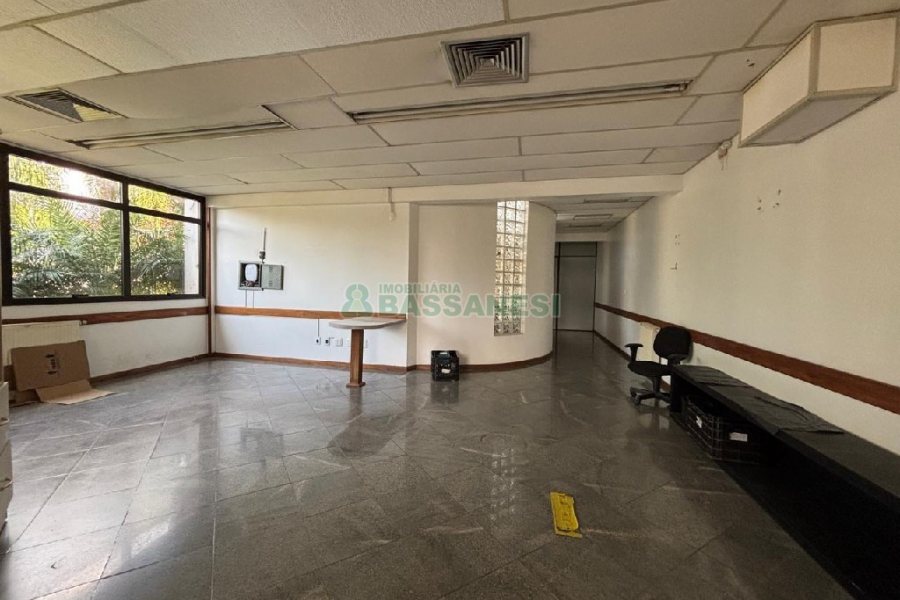 Pavilhão com 1467m², no bairro Distrito Industrial em Caxias do Sul para Alugar
