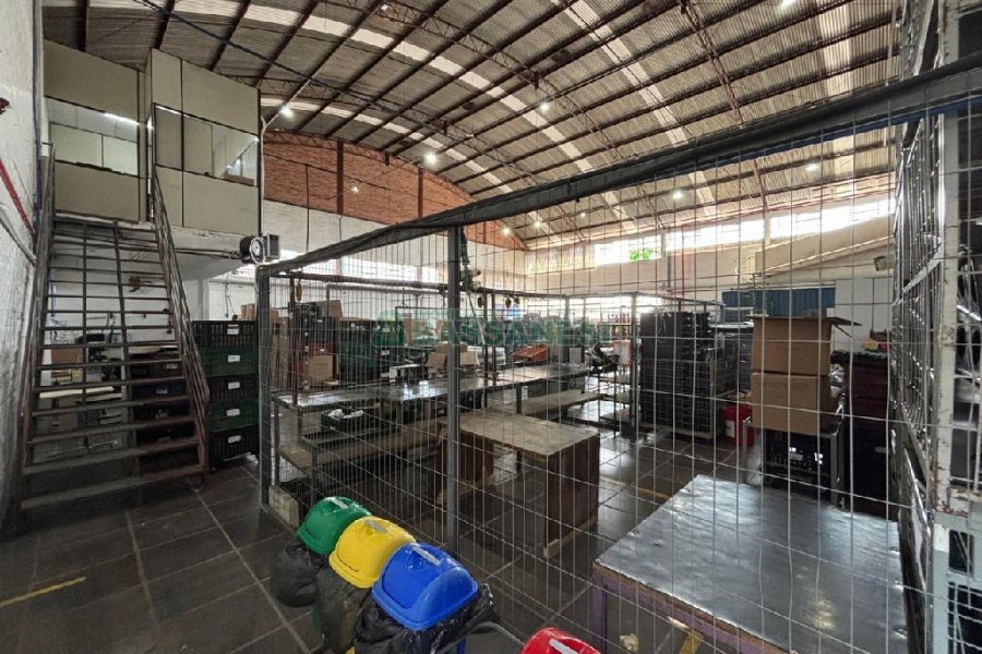 Pavilhão com 1467m², no bairro Distrito Industrial em Caxias do Sul para Alugar