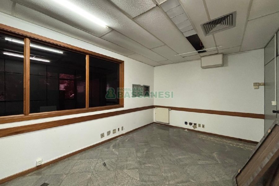 Pavilhão com 3078m², no bairro Distrito Industrial em Caxias do Sul para Alugar