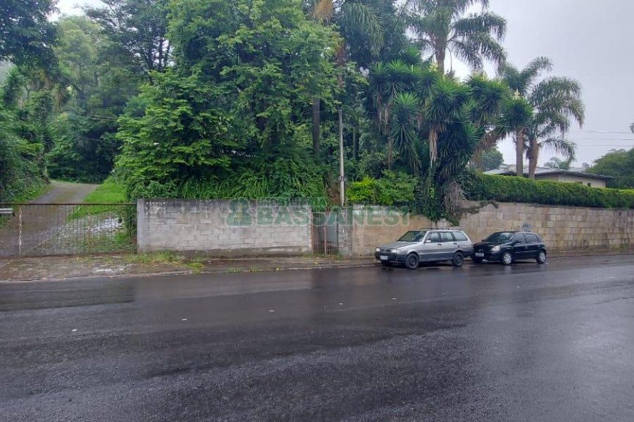 Casa com 140m², 3 dormitórios, 1 vaga, no bairro Nossa Senhora das Graças em Caxias do Sul para Comprar