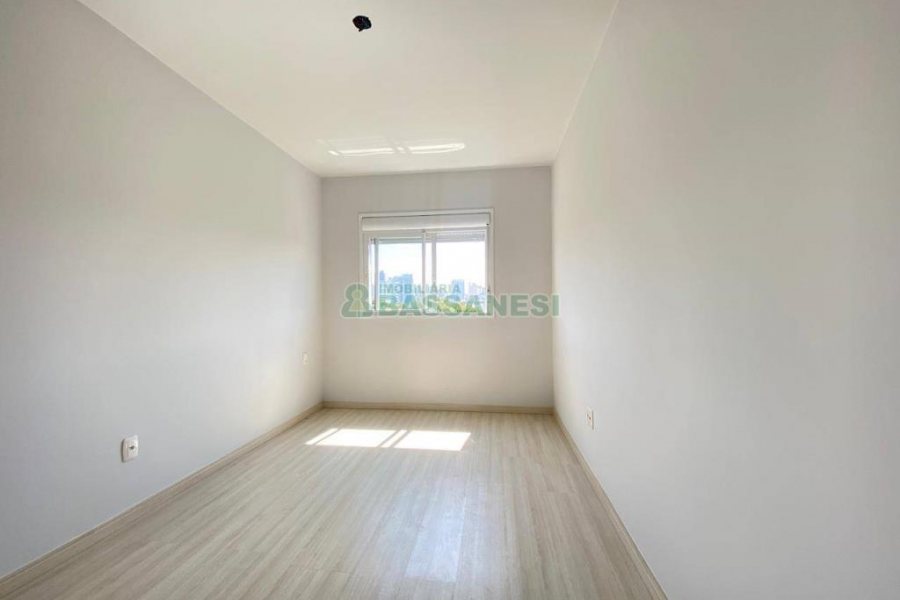 Apartamento com 55m², 2 dormitórios, 1 vaga, no bairro Panazzolo em Caxias do Sul para Comprar