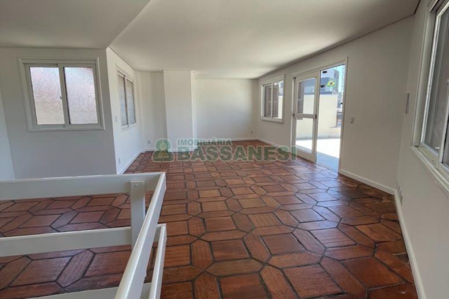 Apto/Cobertura com 210m², 3 dormitórios, 1 vaga, no bairro Santa Catarina em Caxias do Sul para Comprar