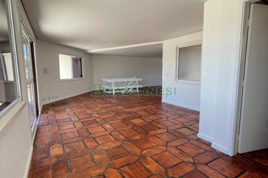 Apto/Cobertura com 210m², 3 dormitórios, 1 vaga, no bairro Santa Catarina em Caxias do Sul para Comprar