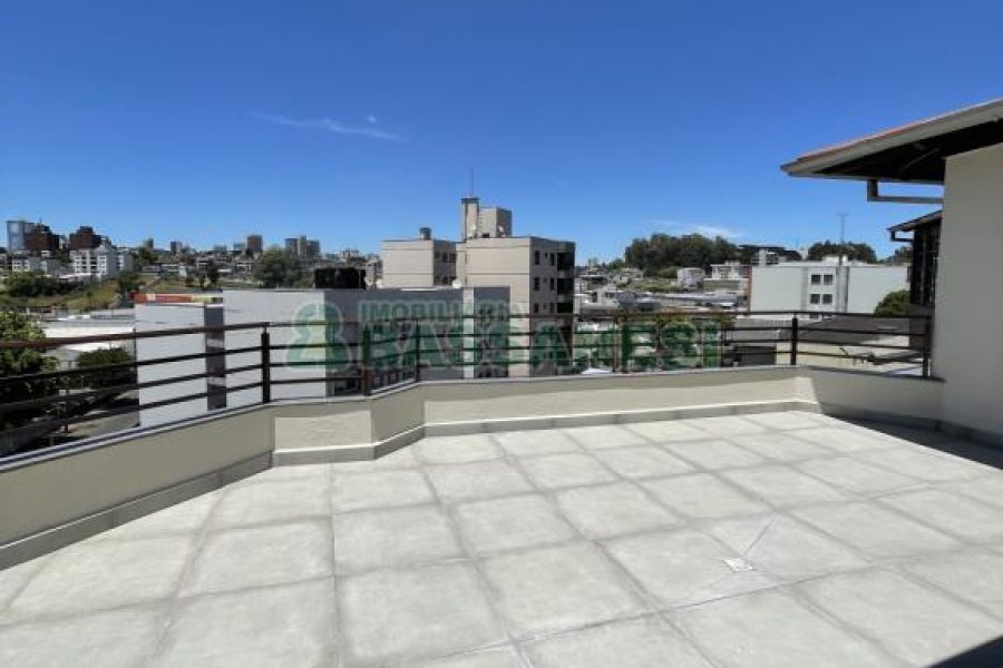 Apto/Cobertura com 210m², 3 dormitórios, 1 vaga, no bairro Santa Catarina em Caxias do Sul para Comprar