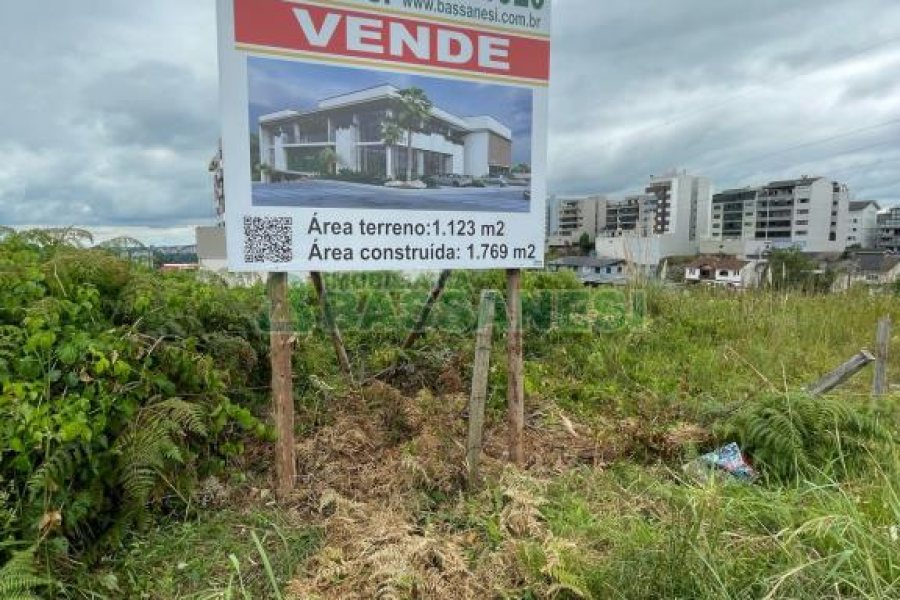 Loja com 1769m², 28 vagas, no bairro Sanvitto em Caxias do Sul para Alugar ou Comprar