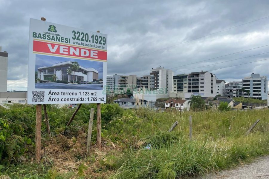 Loja com 1769m², 28 vagas, no bairro Sanvitto em Caxias do Sul para Alugar ou Comprar